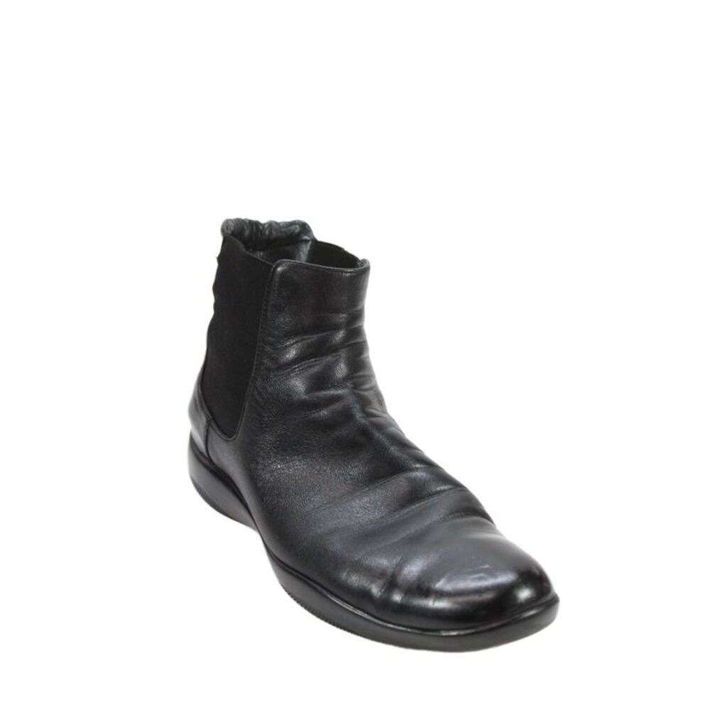 Prada Women's Round Toe Leather Pull-On Ankle Bootie Black Size 39.5